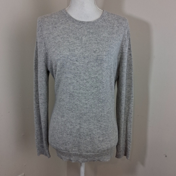 Charter Club Luxury Grey 100% Cashmere Crew Neck Sweater Size Large - Picture 6 of 7